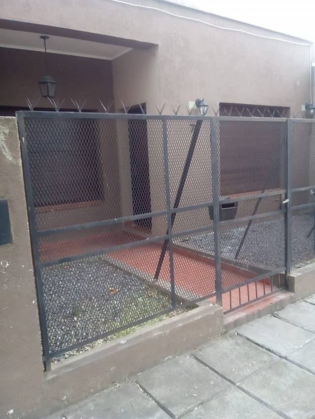 VENDO CASA 95 M2 SOBRE LOTE DE 240 M2