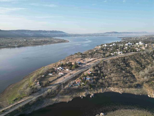 EXCELENTE TERRENO DE 5.300 Mt2, CON FONDO AL ARROYO LAS MOJARRAS, GRAN OPORTUNIDAD. Ideal Para Hotel