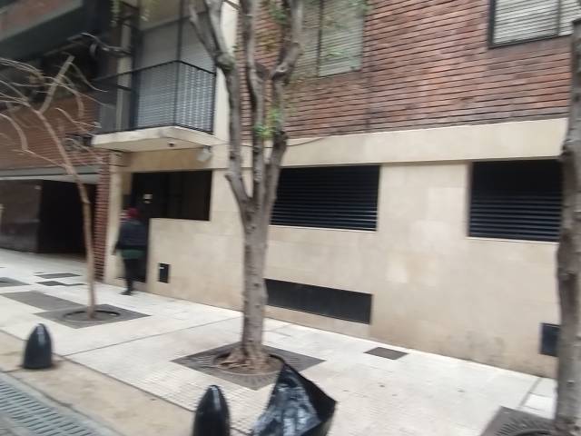 ESCLUSIVO LOCAL COMERCIAL ,CON OFICINAS ,SALIDA A 2 CALLES