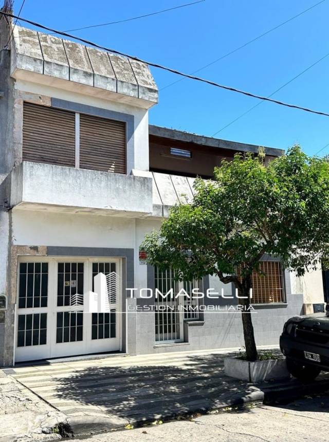 VENTA - CASA - VILLA MADERO - A PASOS DE AVDA. CROVARA
