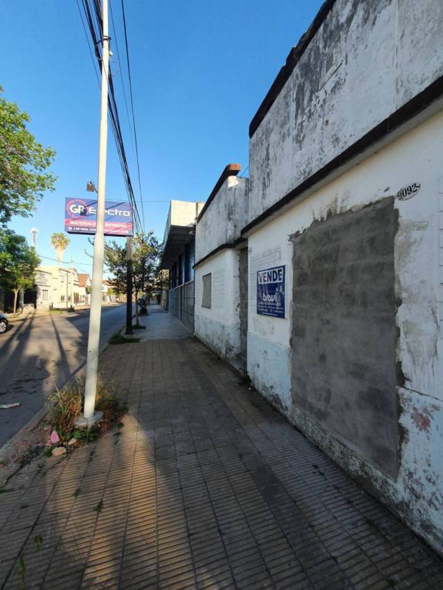 Casa centrica  Zona comercial  Terreno 9,75 x 25