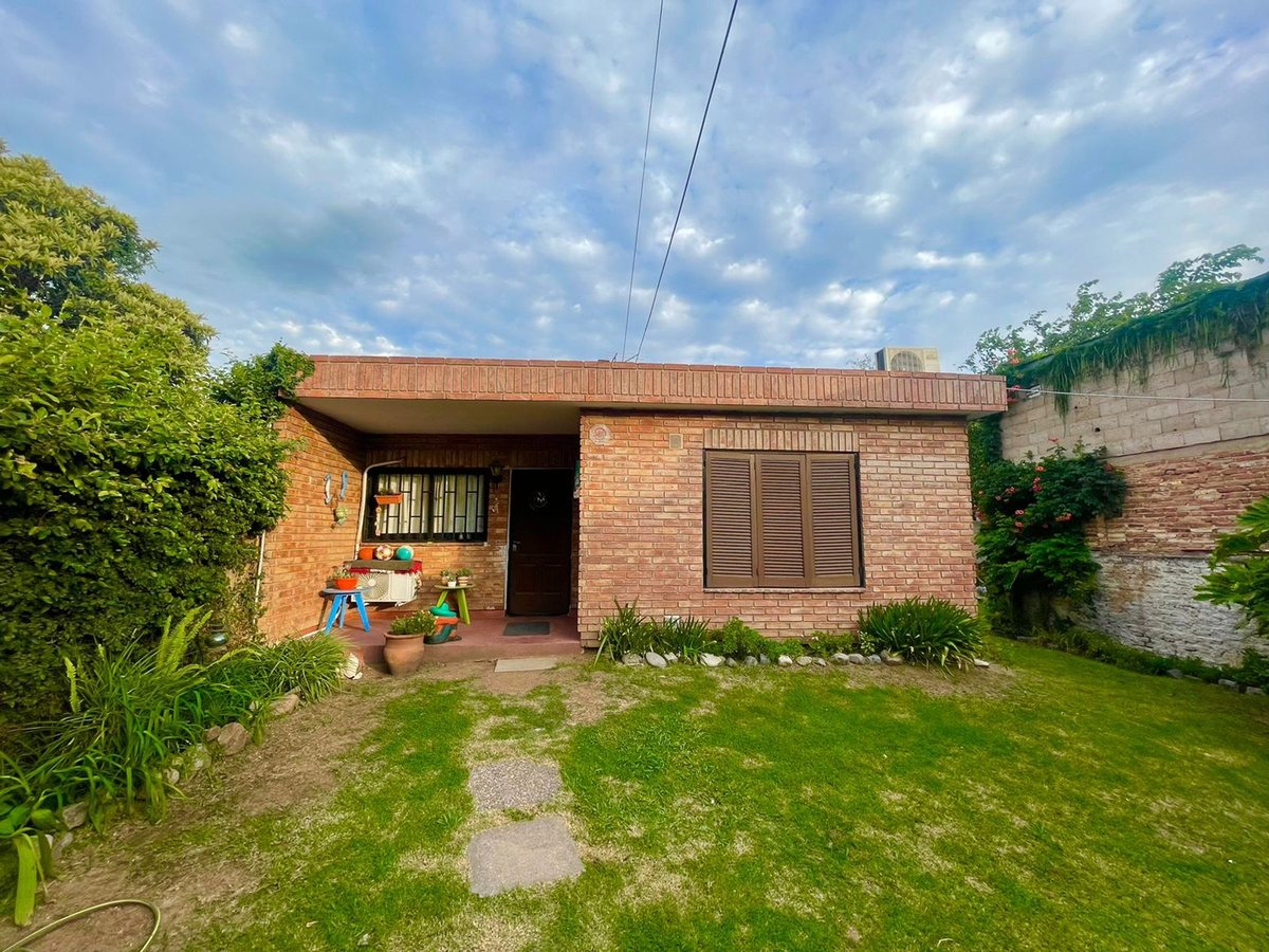 VENTA de 2 casas en un solo terreno - Arguello