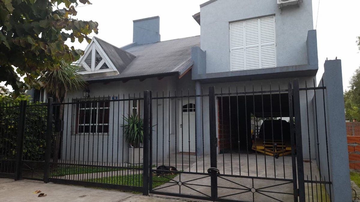 CASA 3 DORMITORIOS CON IMPORTANTE TERRENO