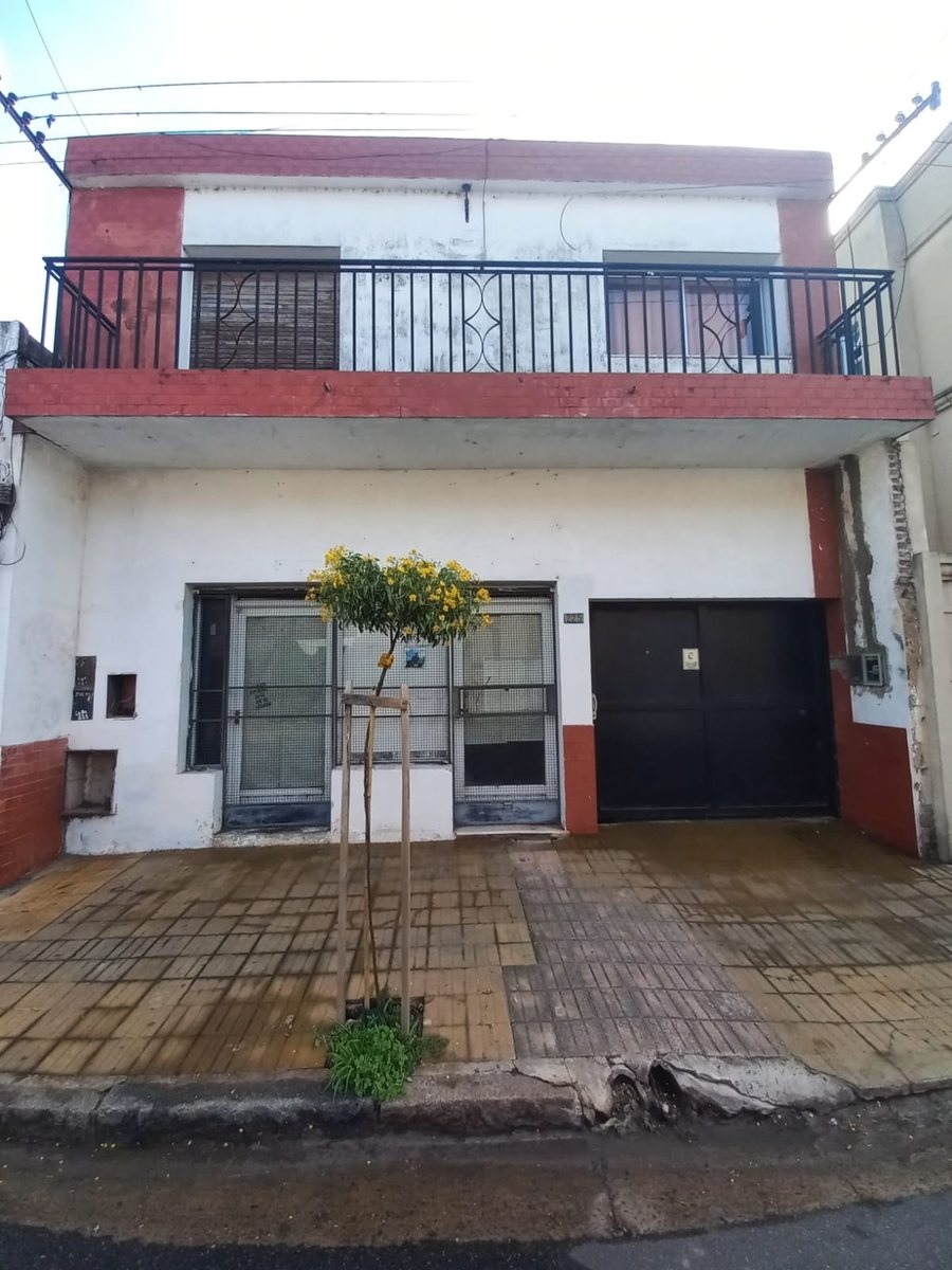 VENTA DE CASA A REFACCIONAR ZONA CENTRICA