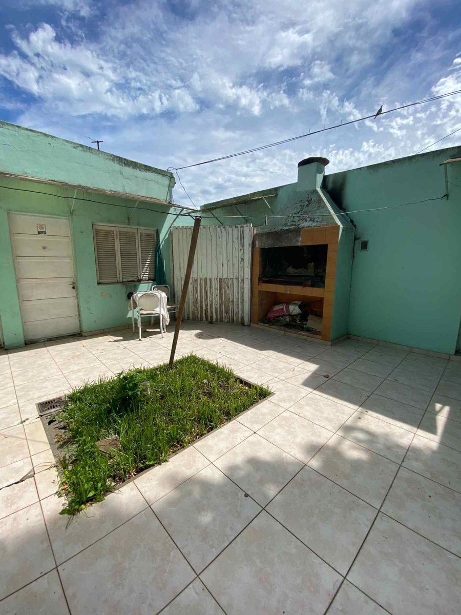 SE VENDE CASA CON LOCALES EN JUNIN