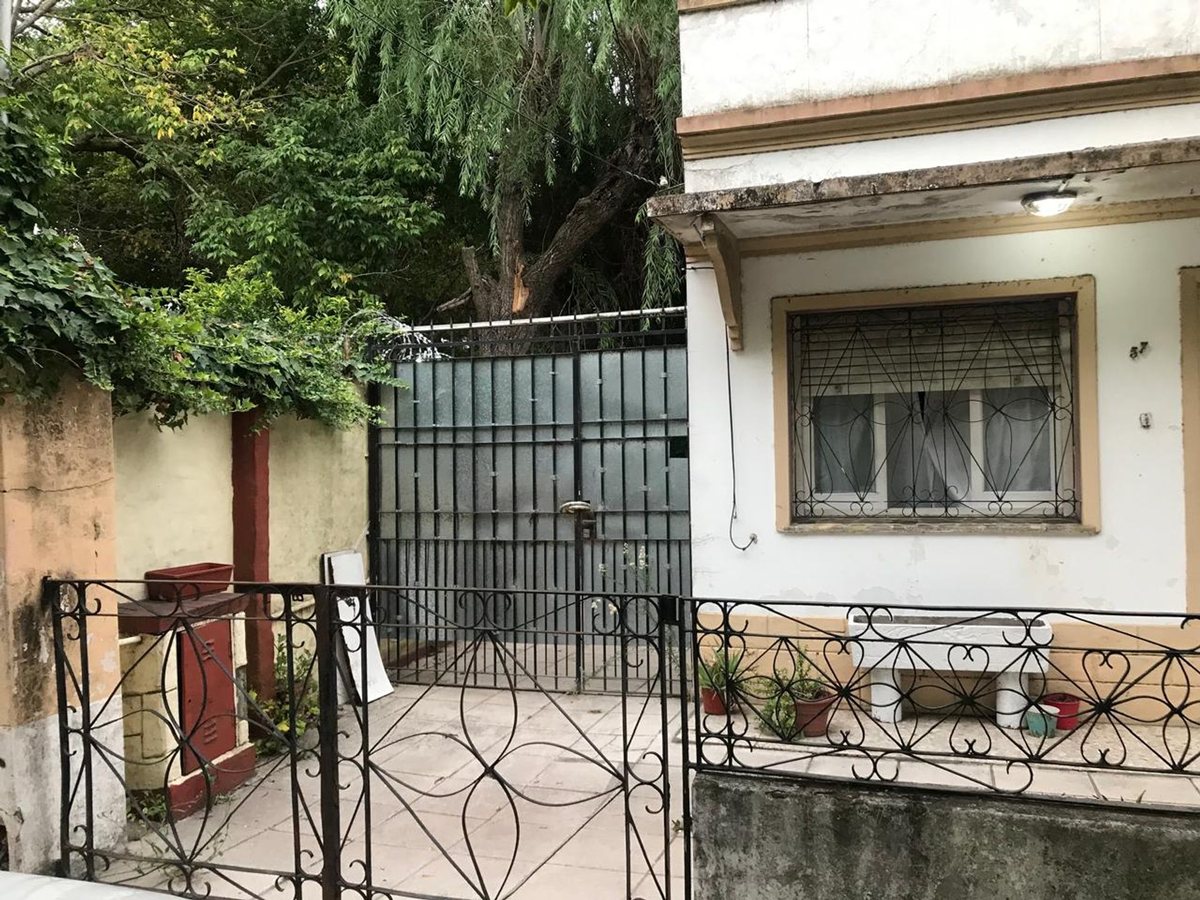 CASA 3 AMBIENTES VENTA BERNAL JARDIN + DPTO. 2 AMB