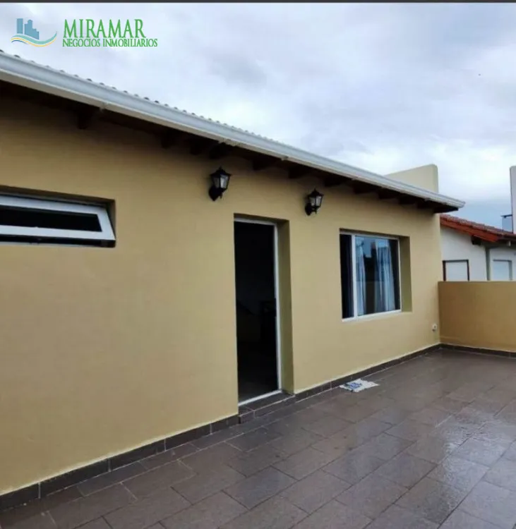 Casa en Venta Zona Todo el año de Miramar. Estado Excelente. 3 Habitaciones. 2 Baños. Apto Crédito