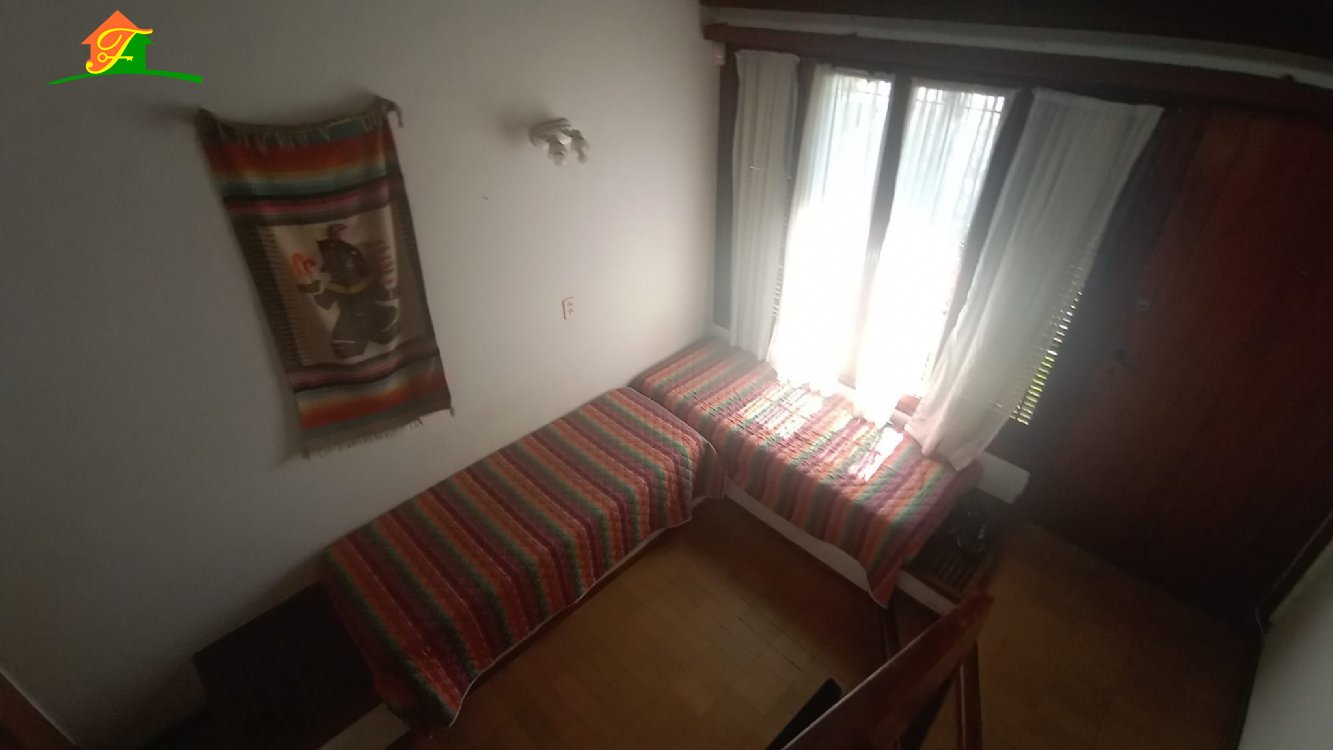 Dúplex en Venta Zona IV de Miramar. Estado Muy Bueno. 3 Habitaciones. 6 Baños. Apto Crédito