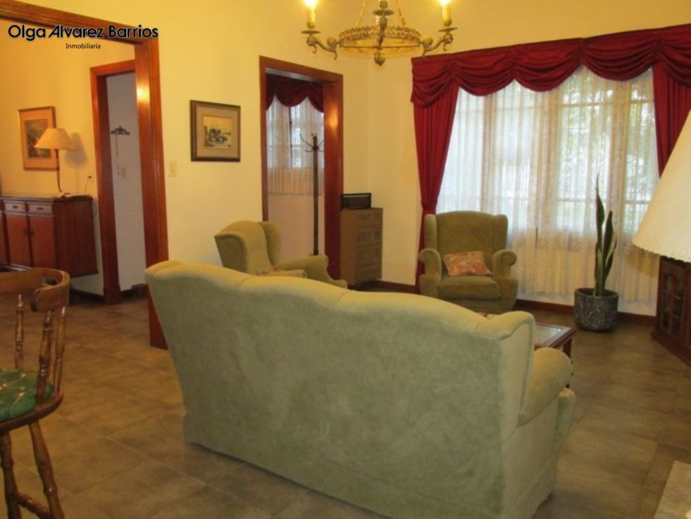 Chalet en Venta Zona I de Miramar. Retasado a U$S 280000. 4 Habitaciones. 5 Baños. Apto Crédito