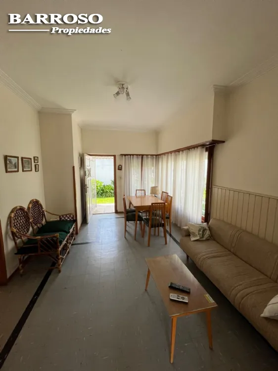 Dúplex en Alquiler Temporario Zona I de Miramar. Estado Bueno. 2 Habitaciones. 1 Baño. Temporada Verano 2025