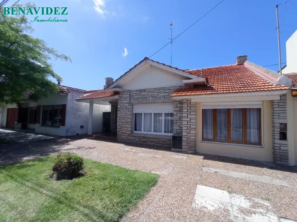 Casa en Alquiler Temporario Zona II de Miramar. Estado Muy Bueno. 3 Habitaciones. 2 Baños. Temporada Verano 2025