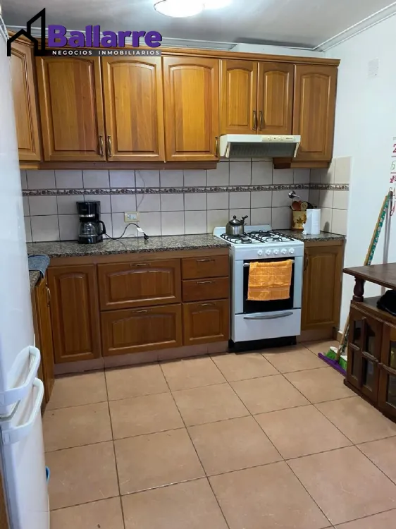 Dúplex en Venta Zona IV de Miramar. Estado Muy Bueno. 3 Habitaciones. 2 Baños. Apto Crédito
