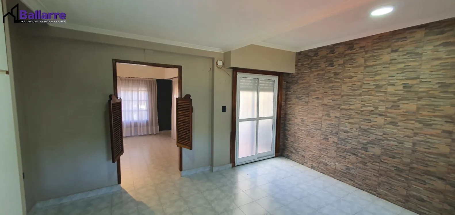 Casa en Venta Los Patricios de Miramar. Retasado a U$S 160000. 3 Habitaciones. 3 Baños.