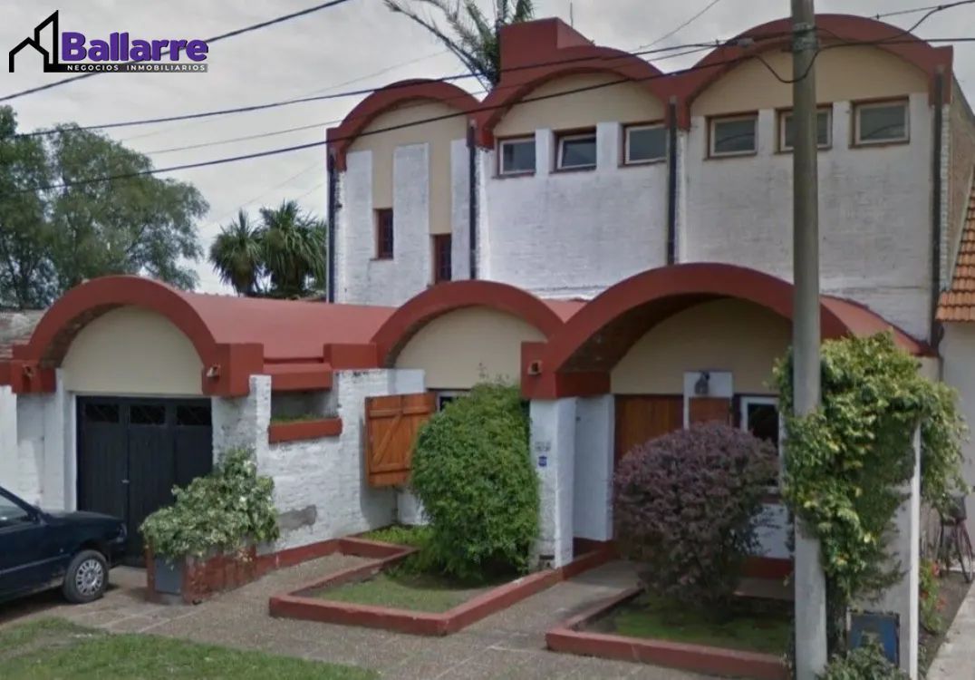 Casa en Venta Las Palmas de Miramar. Estado A Refaccionar. 4 Habitaciones. 3 Baños. Apto Crédito