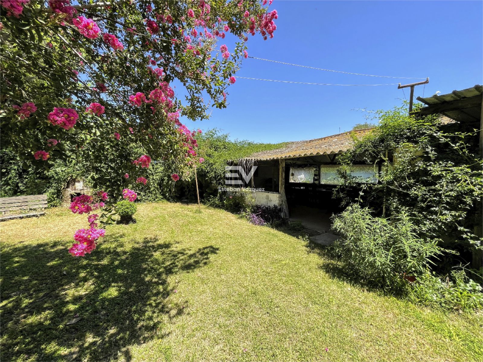 VENTA. VILLA SIERRAS DE ORO ( ENTRE CBA Y CARLOS PAZ). ESPECTACULAR CASA CON GRAN PARQUE. TRANQUILIDAD Y SEGURIDAD