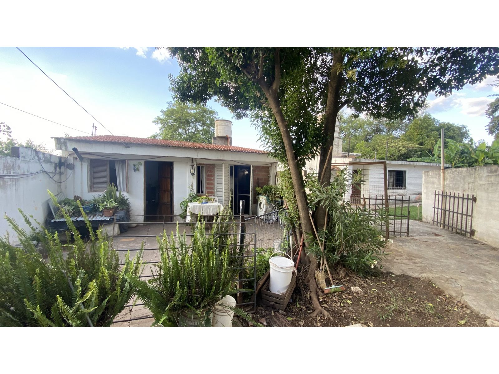 Vendo terreno con dos casas en Cerro Norte