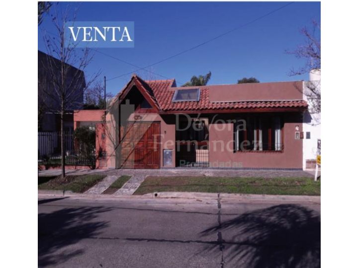 CASA CON FONDO