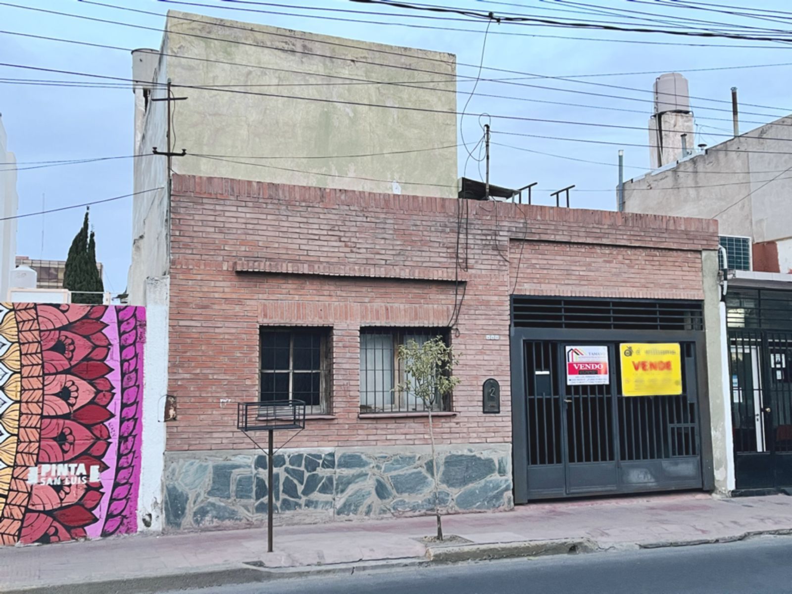 CASA CENTRICA - CALLE CHACABUCO A METROS DE DOSEP