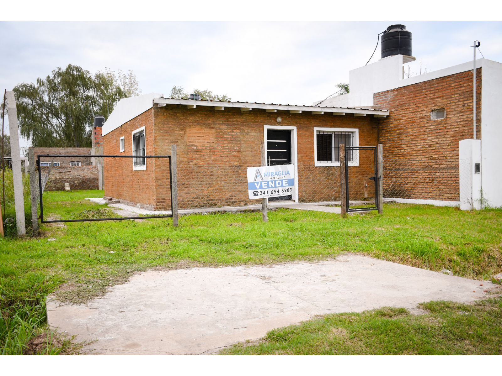 OPORTUIDAD-CASA 2 DORMITORIOS - LA CAROLINA, ALVEAR