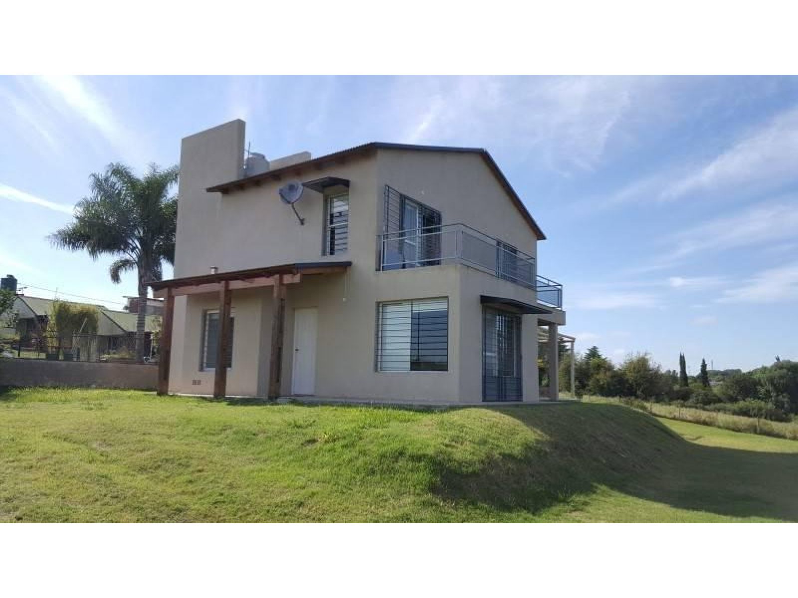 2 Duplex Con Vista Al Rio En Excelente Estado Y Amplio Terreno