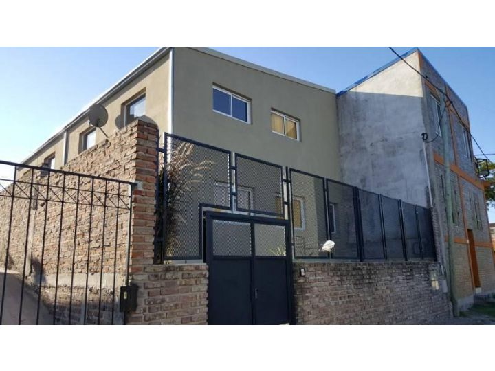 Complejo De 4 Duplex Con Buena Ubicación. Ideal Para Renta