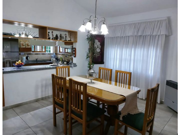 Hermosa Casa con Patio en Venta - Villa Carlos Paz