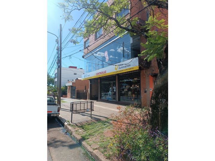 Vendo  o Permuto Edificio y local  Comercial centrico  de 3 plantas  Oficinas Deposito. Unidad Funcional