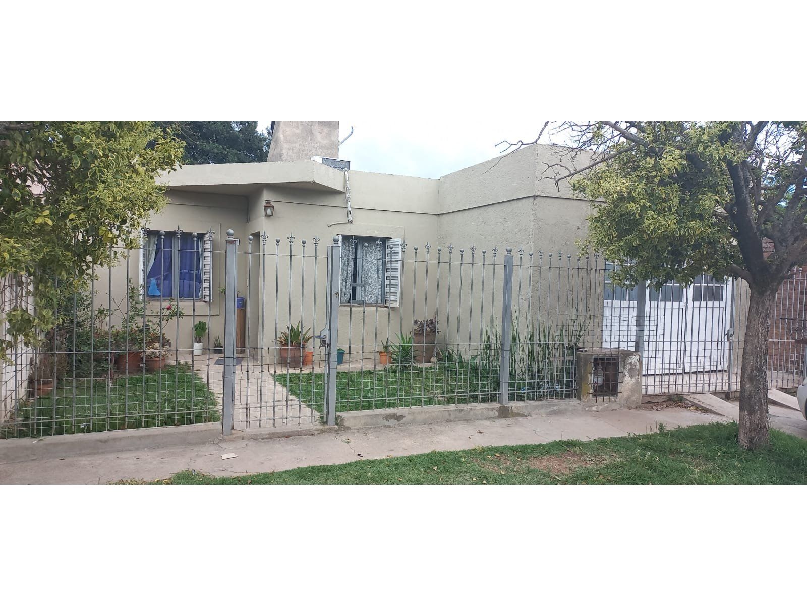 VENDO CASA 3 DORM BARRIO EX COMBATIENTES