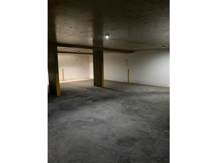 Cochera cubierta, ubicada en excelente zona
