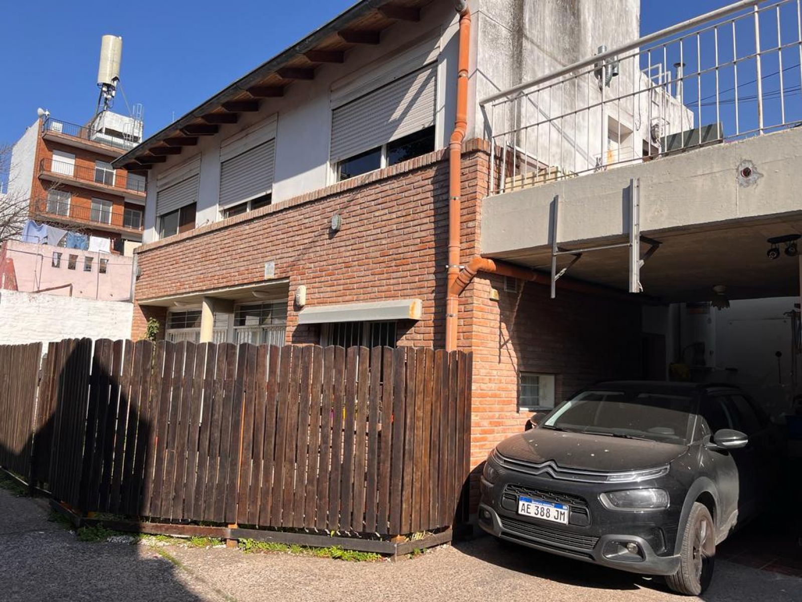 IMPECABLE CASA EN INMEJORABLE ZONA