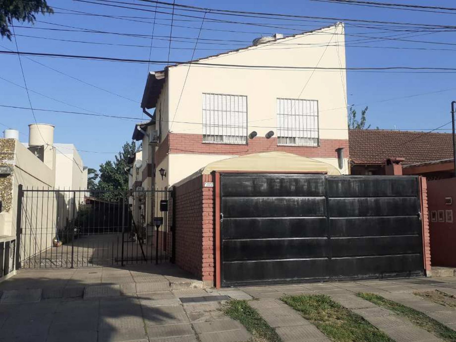 Venta de Duplex de 3 ambiente con Doble Cochera y Parrilla