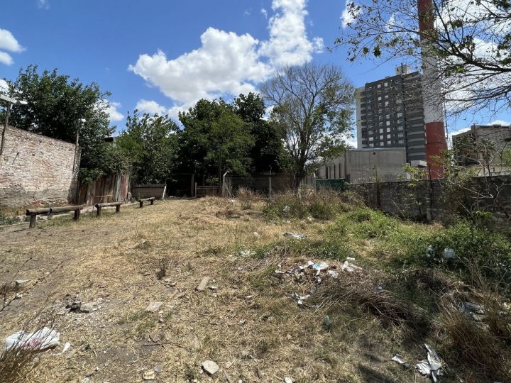 ALQUILER. ARTIGAS Y PUEYRREDON. TERRENO 180 MTS IDEAL LAVADERO / GALPON