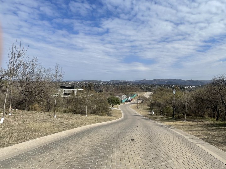 ESTANCIA EL TERRON 1355m2 FONDO GOLF