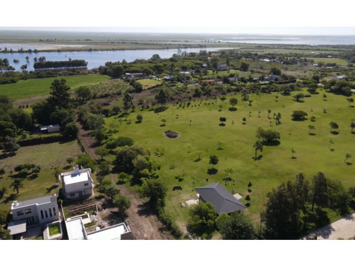 Terreno de 5.700 m2, con vista al rio y acceso por Av Esteban Lonne