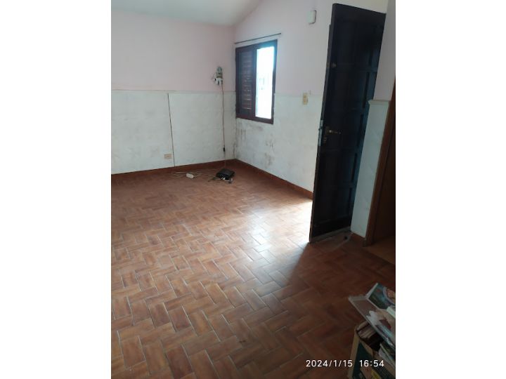 LA CALERA, A UNA CUADRA DE AV SAN MARTIN, 2 DORM+ESCRITORIO - BAÑO- PATIO CHICO