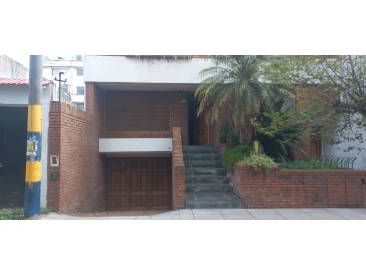 Casa de 3 dormitorios ,comodin, patio, quincho                  Del Valle de Ibearlucea 640