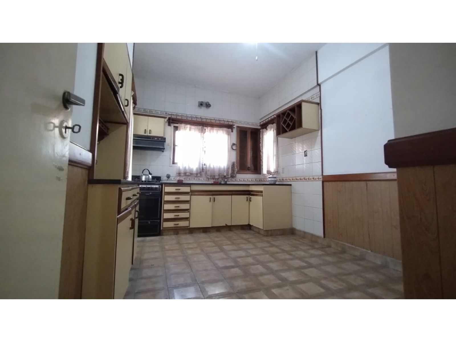 CHALET EN VENTA CASTELAR CON HERMOSO PARQUE