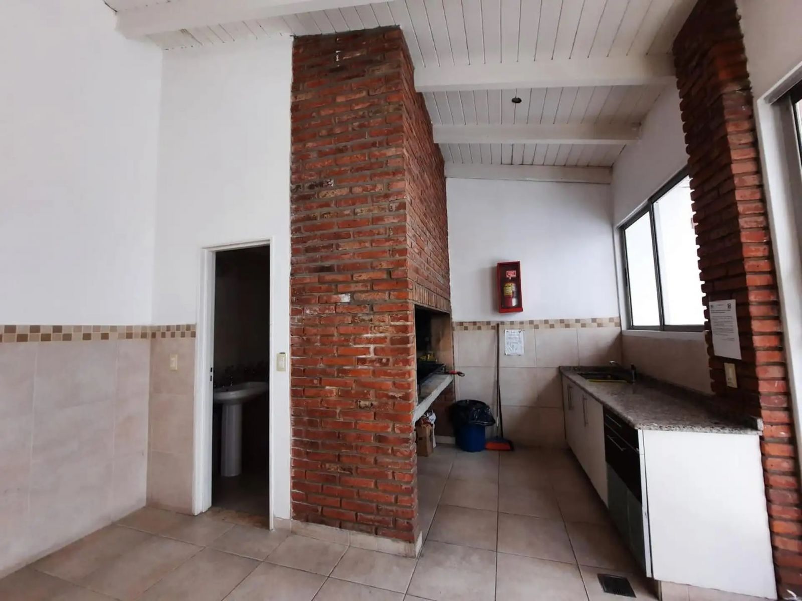 Rosario: San Juan 2639 Bauleras de 15 m2 en subsuelo y 19 m2 en PB edificio Dali XII, Venta, Santa Fe, Argentina