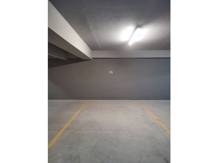 Cochera en Venta sobre calle Pellegrini.