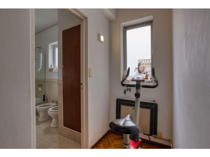 Cambiá tu casa de 3 dormitorios por un departamento sobre Av Pellegrini