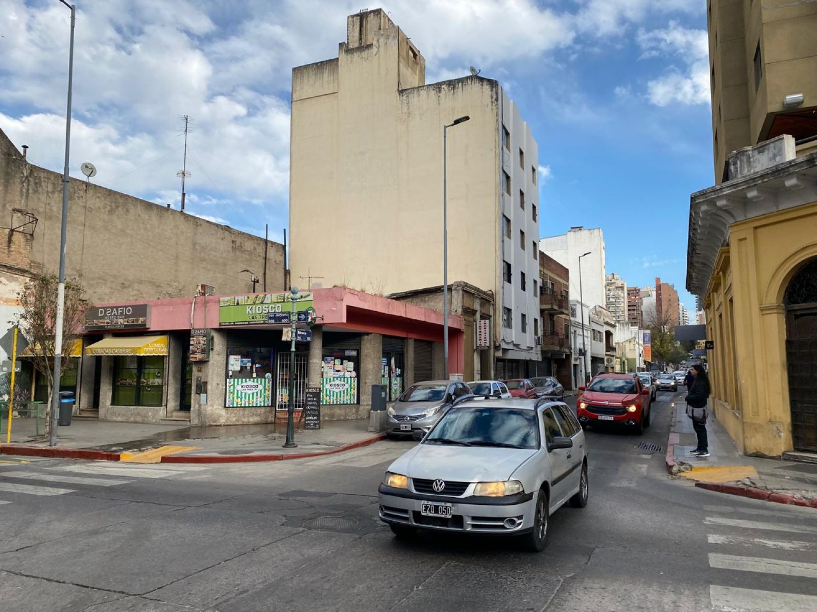 ESQUINA EN VENTA, SAN JERÓNIMO Y BALCARCE