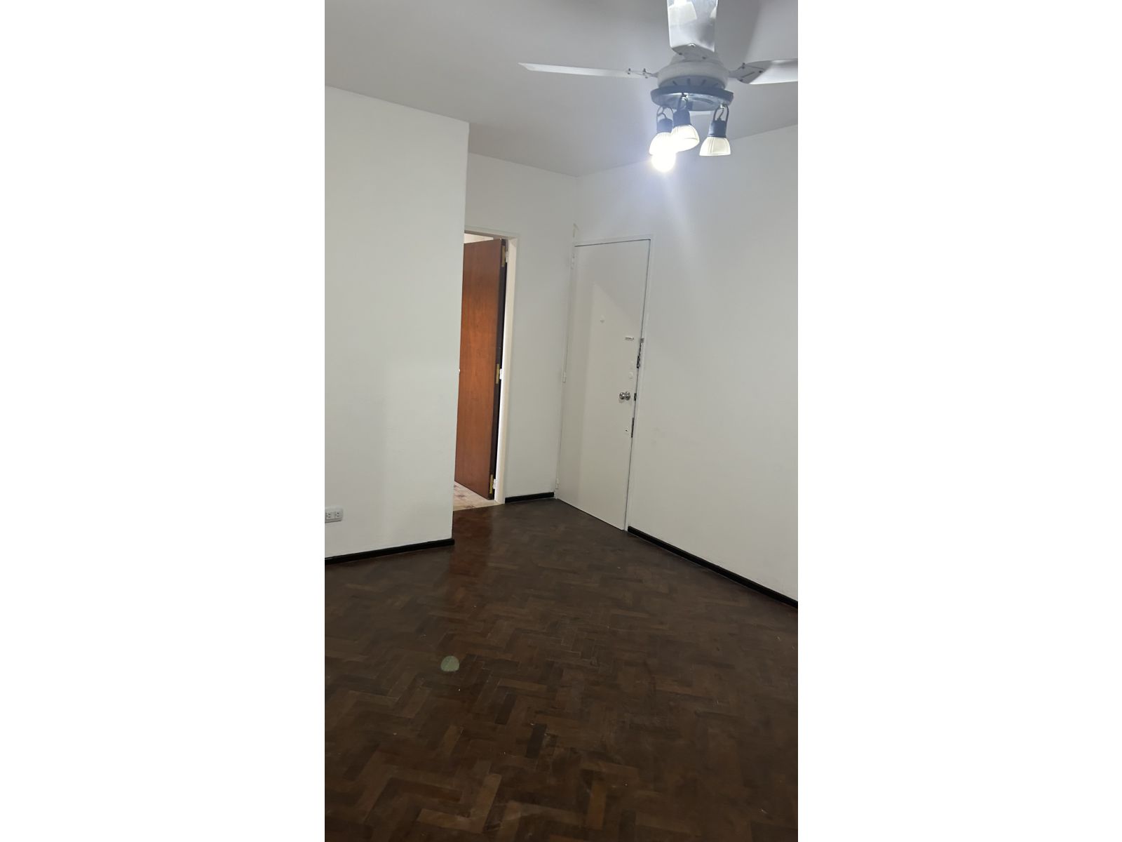 VENTA DEPARTAMENTO CENTRICO 2 DORMITORIOS. RIOJA 845. OPORTUNIDAD