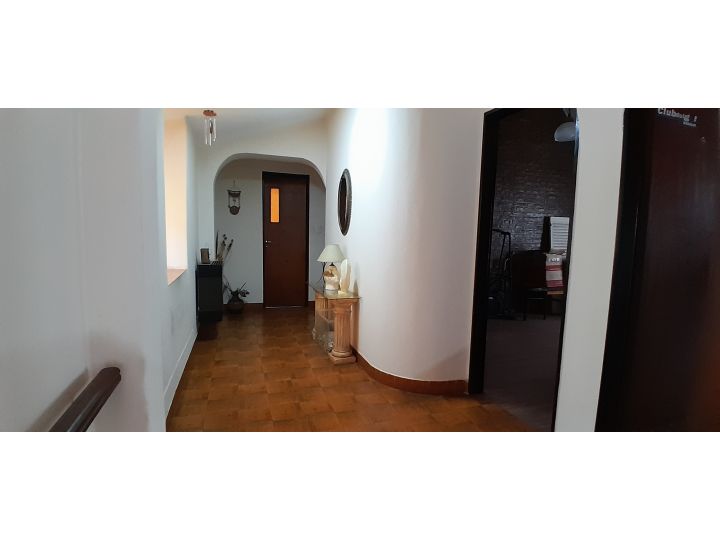 LOMAS DE ALBERDI. CASA 4 DORMITORIOS