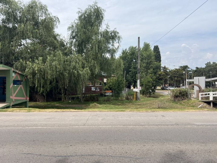 FUNES - ESQUINA - LOCAL y DPTO  SOBRE RUTA 9 - COUNTRY CLUB PROFESIONAL