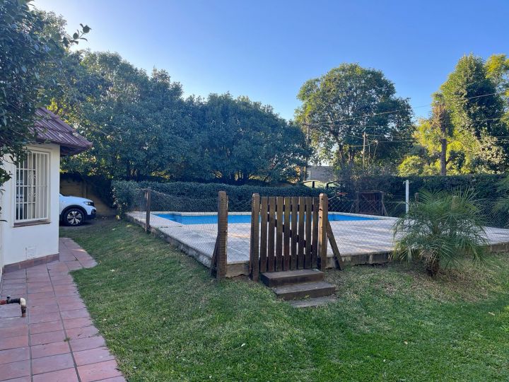 Casa en Villa La Ribera (Andino). Gran parque, piscina. Impecable estado