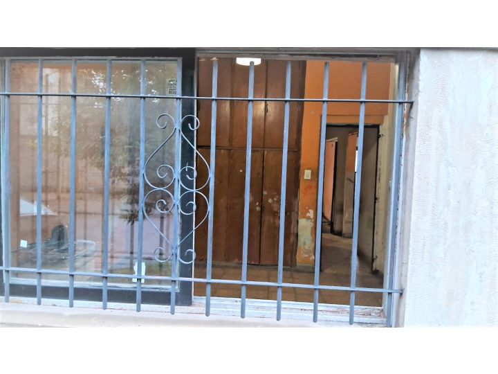 DEPOSITO, LOCAL, SOBRE LOTE PROPIO EN MORON, CON RENTA!!
