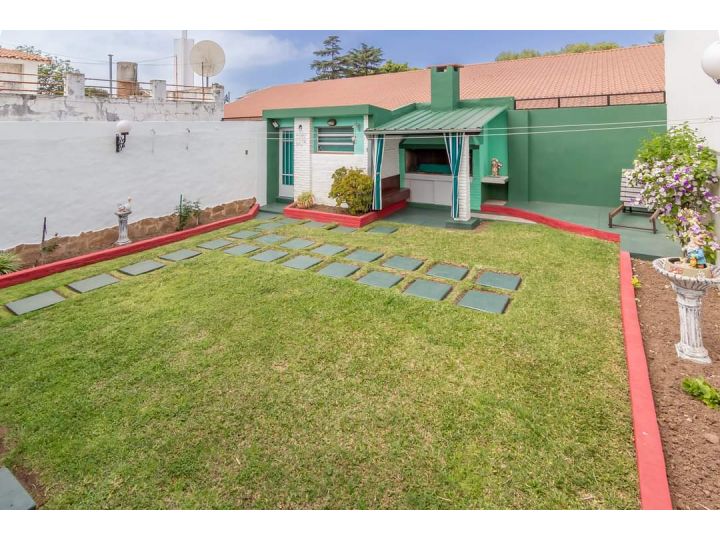 CASAS DE 3 DORMITORIOS --ALBERDI RIO