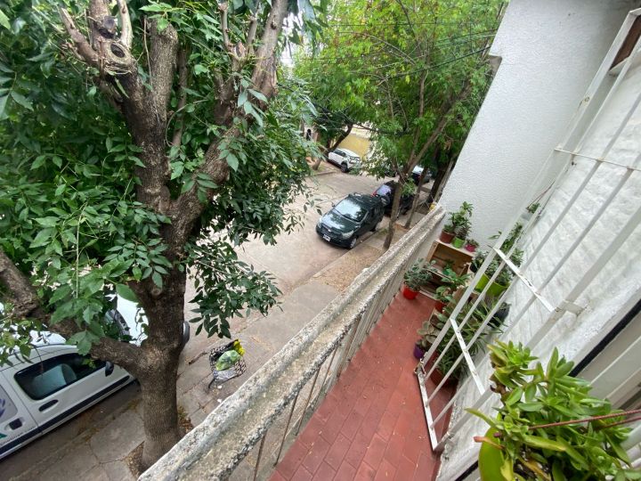 EN VENTA HERMOSO PH EN CASTELAR NORTE CON COCHERA