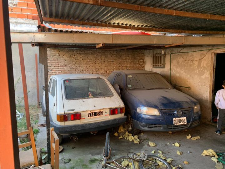 Casa con garaje y amplio patio. Acepta permuta