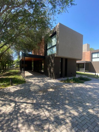 SE ALQUILA HOUSING CASAS DE 2/3 DORMITORIOS